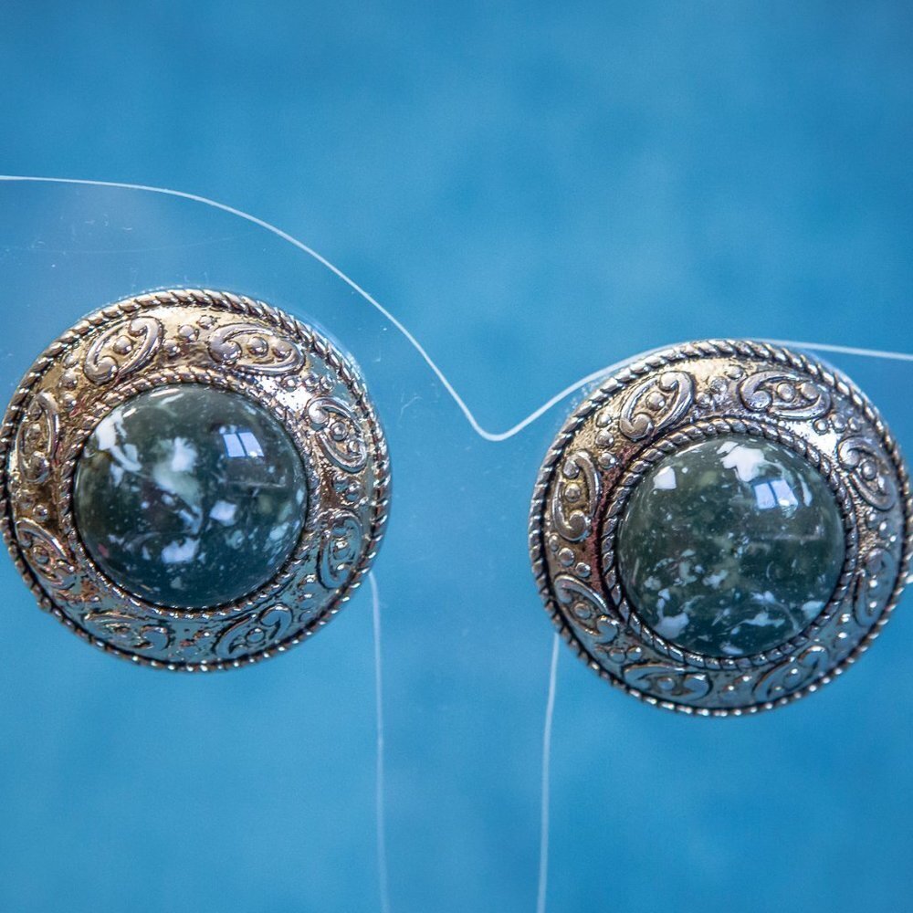 VINTAGE Gold Tone Clip On Dome Earrings GREEN/WHITE Marble